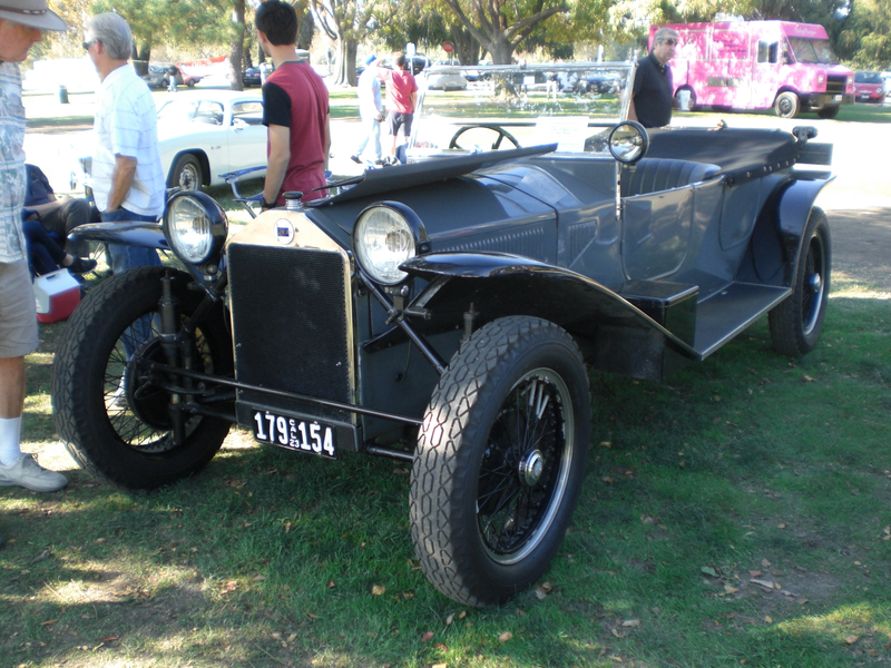 Illustration for article titled Lots of Pictures of the Cool Cars of France and Italy in Van Nuys, CA Yesterday Part 1